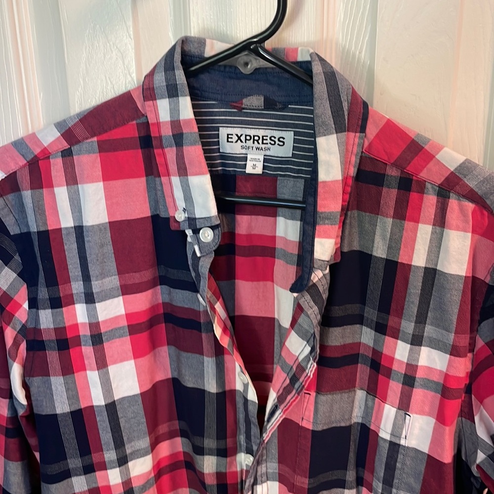 Express Soft Wash Button-Up (M)